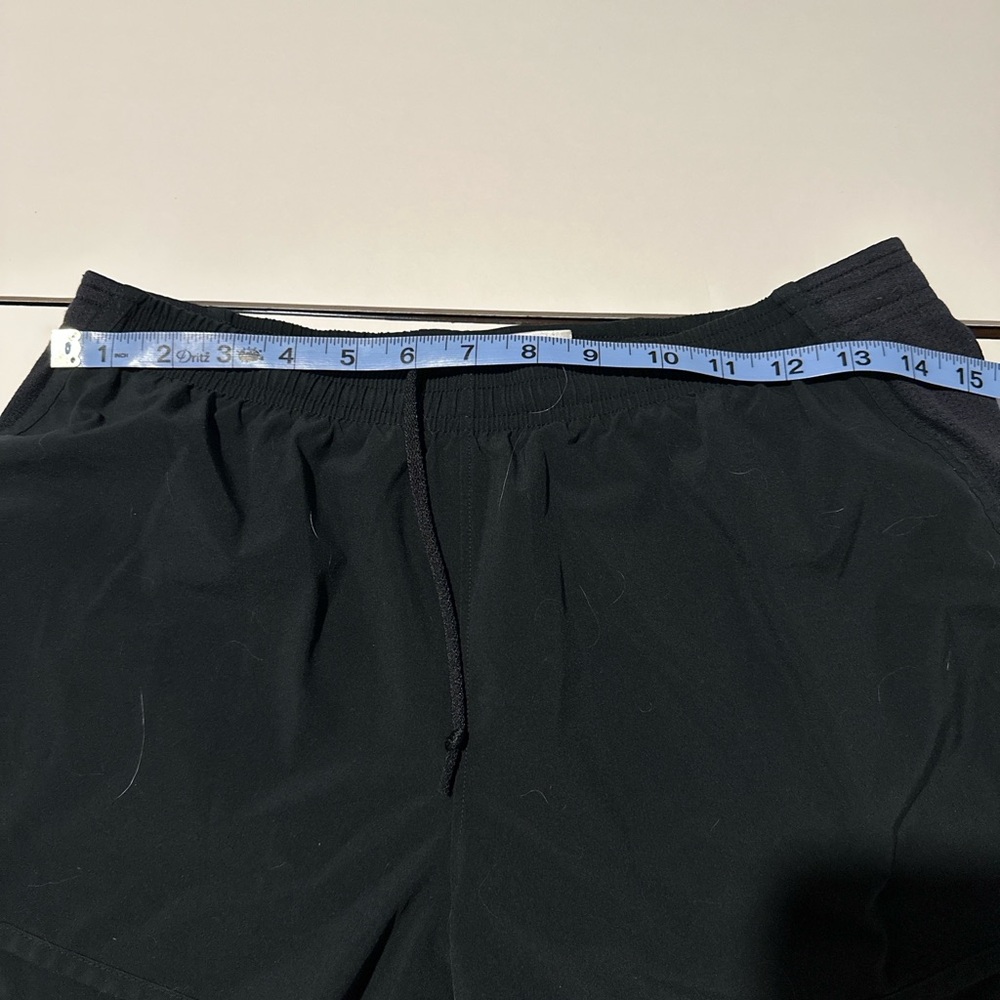Under Armour Women’s Medium Black Athletic Running Shorts Drawstring Lightweight - Picture 4 of 5